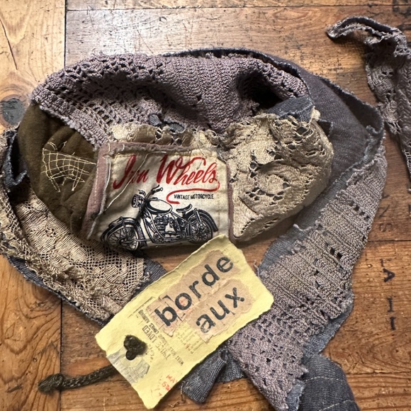 LAST ONE // FREE WITH A PURCHASE - Picture 9 of 14